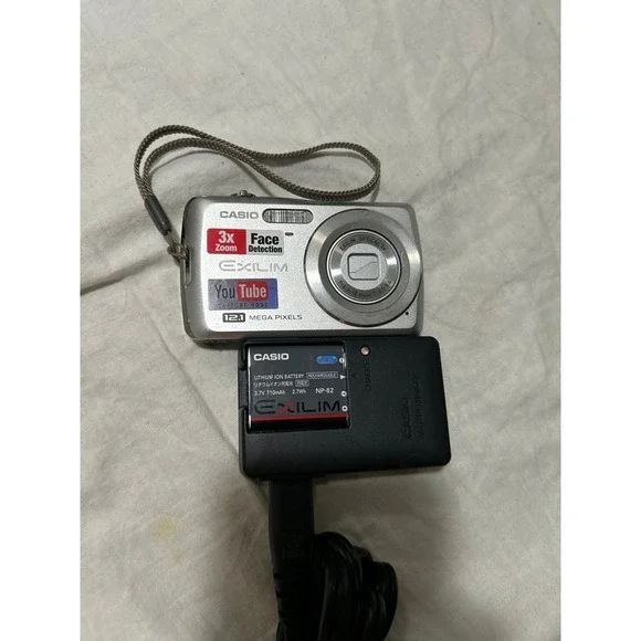 Casio Exilim EX-Z35 12.1MP Digital Camera Silver Bundle